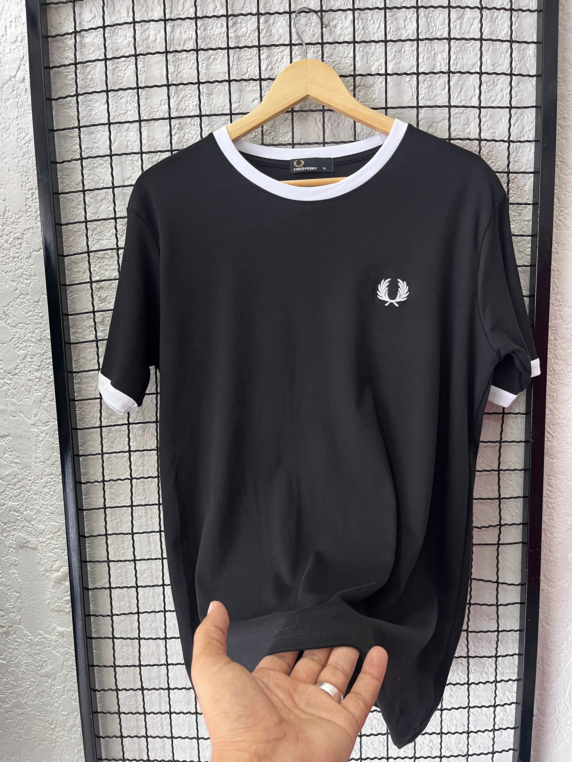 CAMISETA FREDPERRY - PRETA