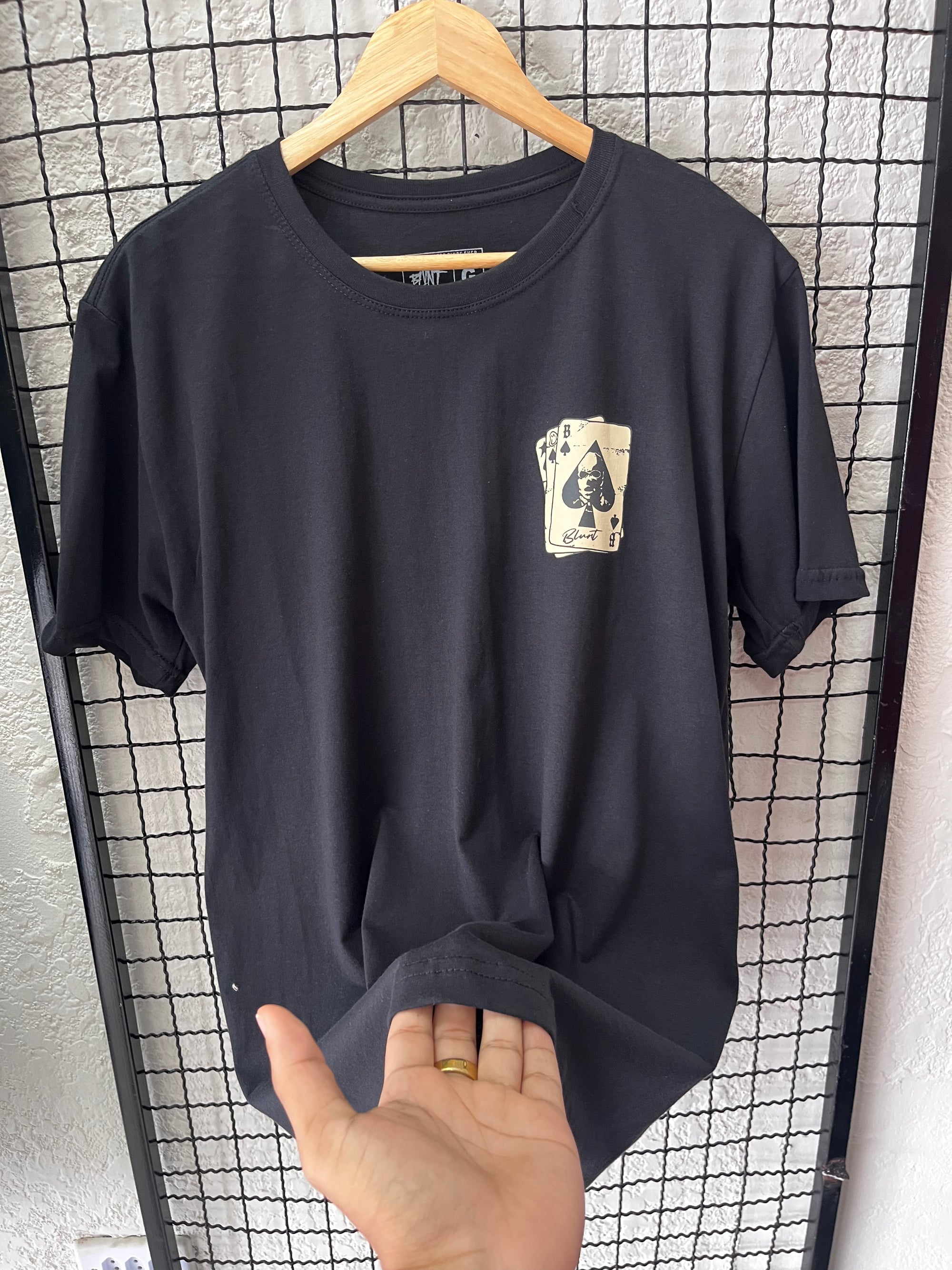 CAMISETA BLUNT - PRETA