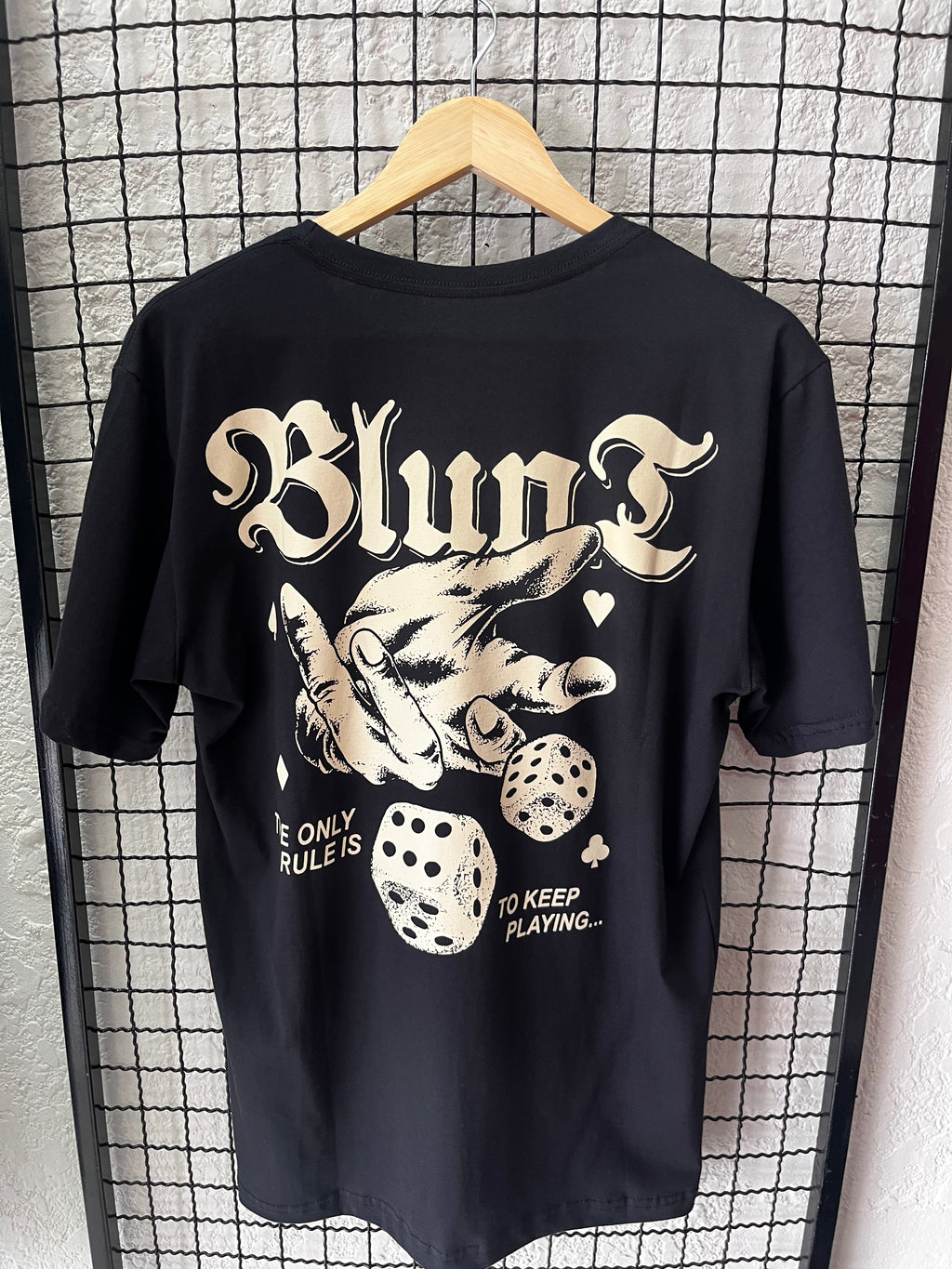 CAMISETA BLUNT - PRETA