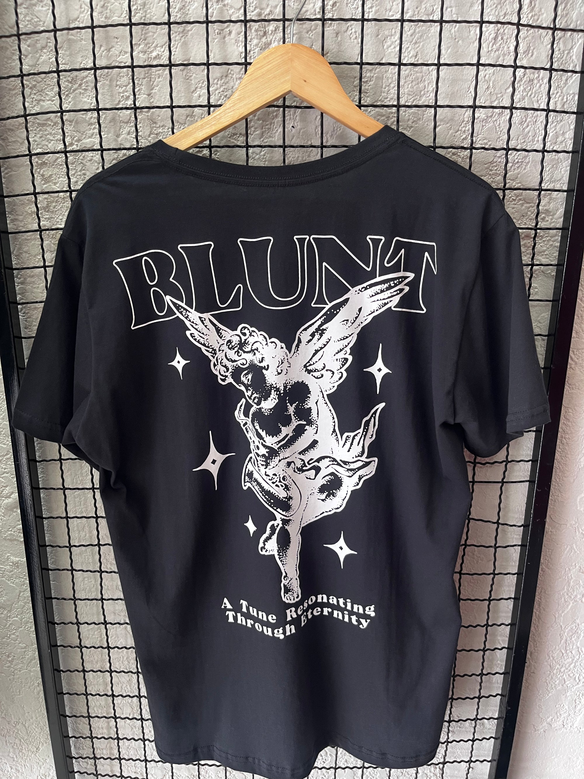 CAMISETA BLUNT - PRETA