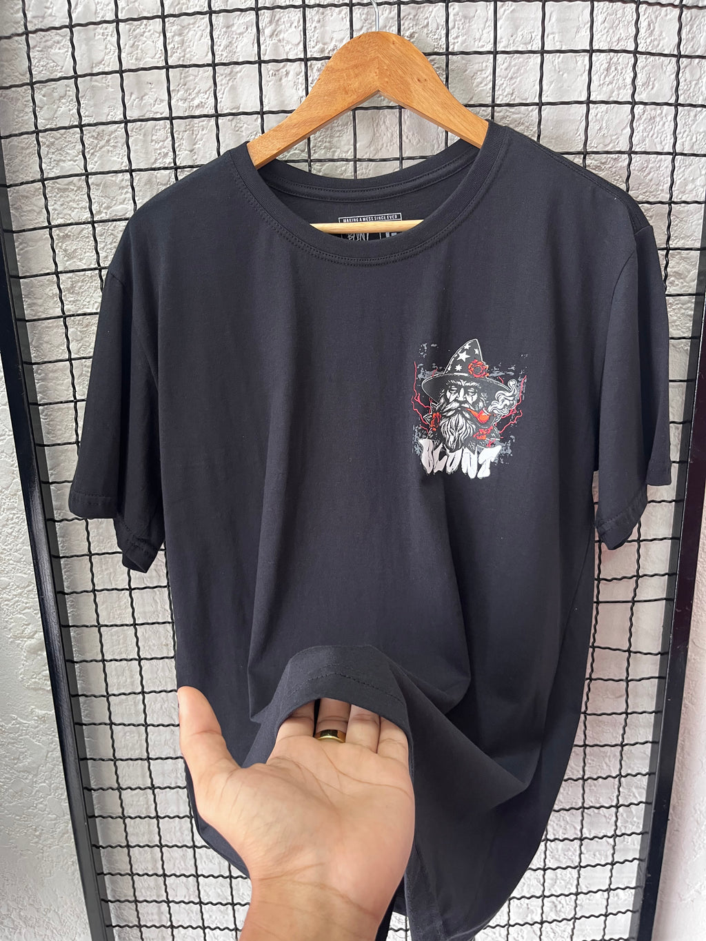 CAMISETA BLUNT - PRETA
