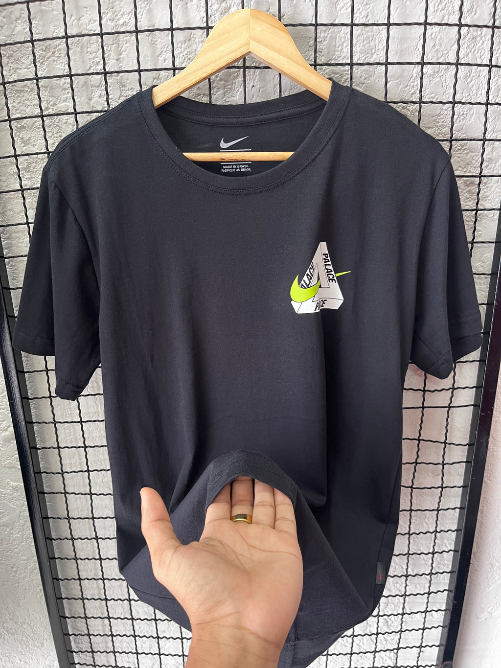 CAMISETA PALACE - PRETA