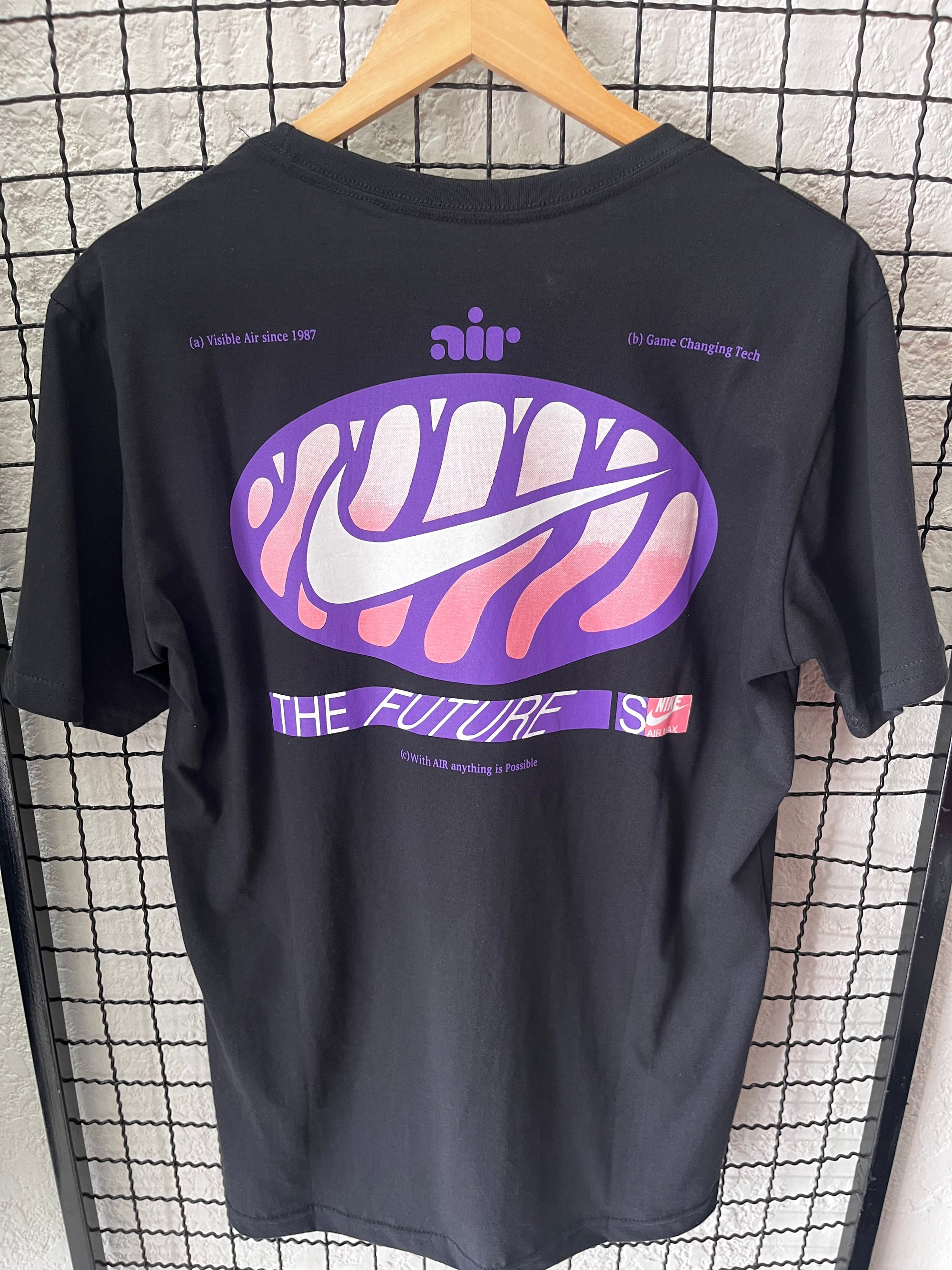 CAMISETA NK THE FUTURE - PRETA