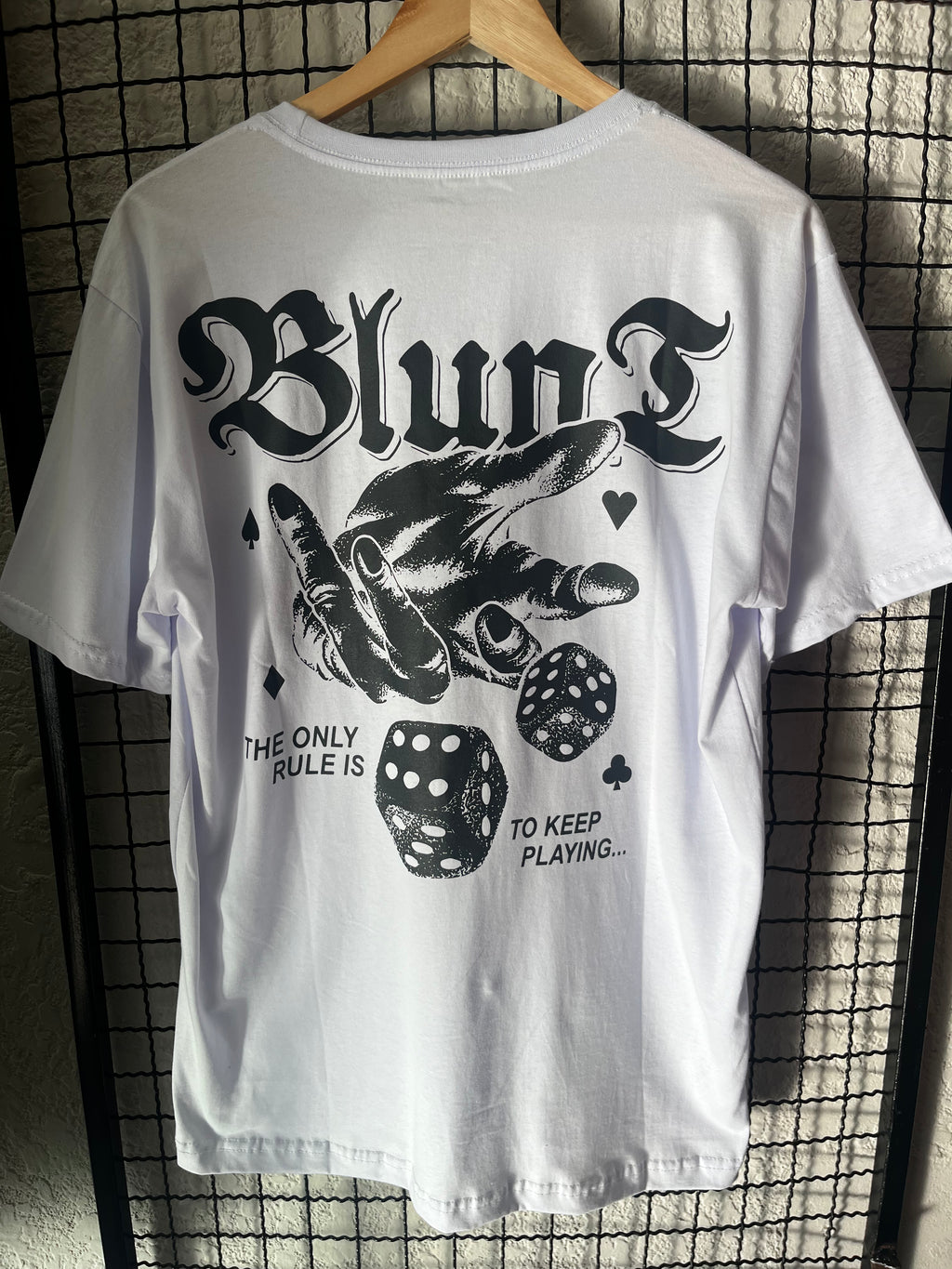 CAMISETA BLUNT - BRANCA