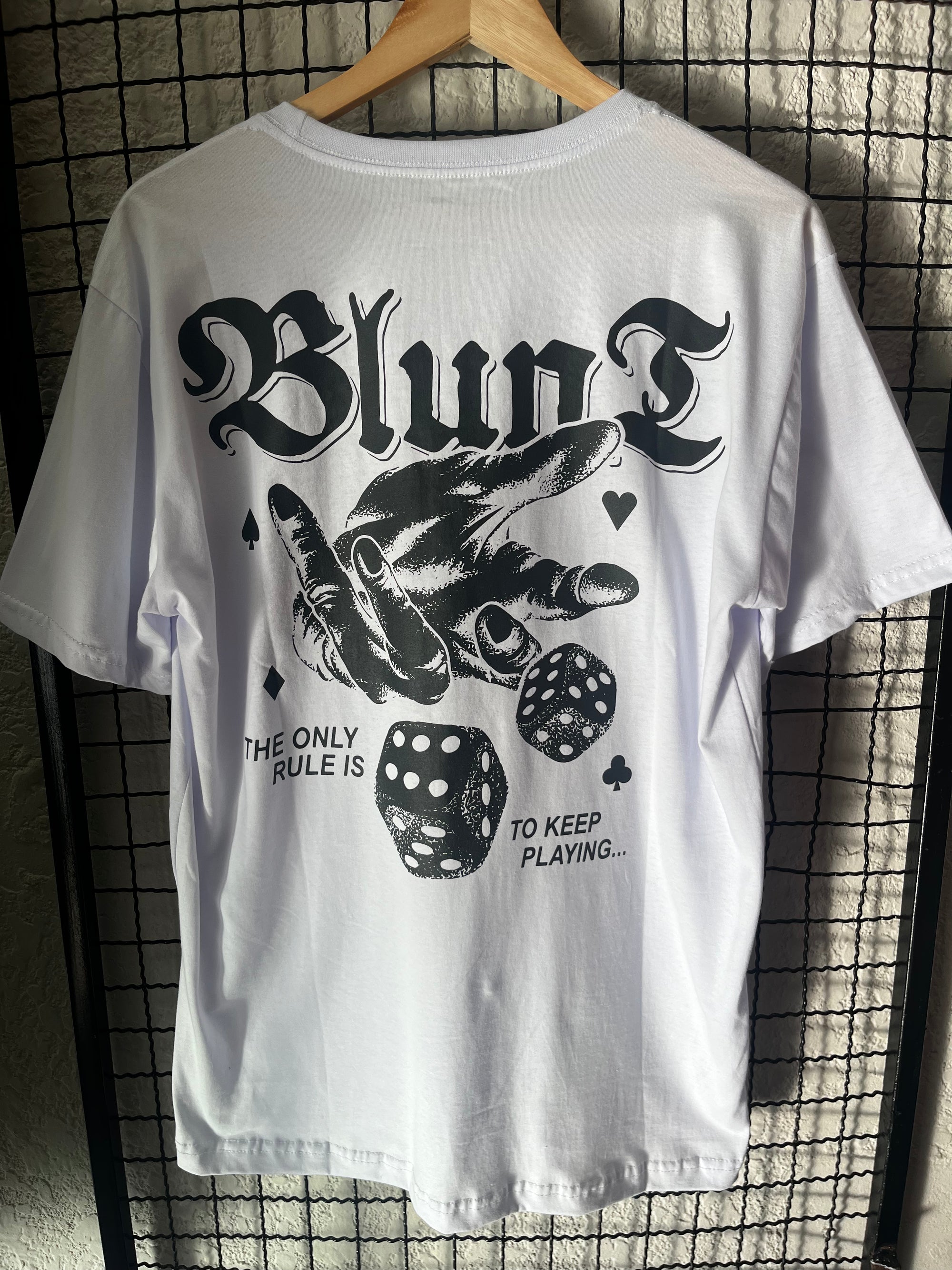 CAMISETA BLUNT - BRANCA
