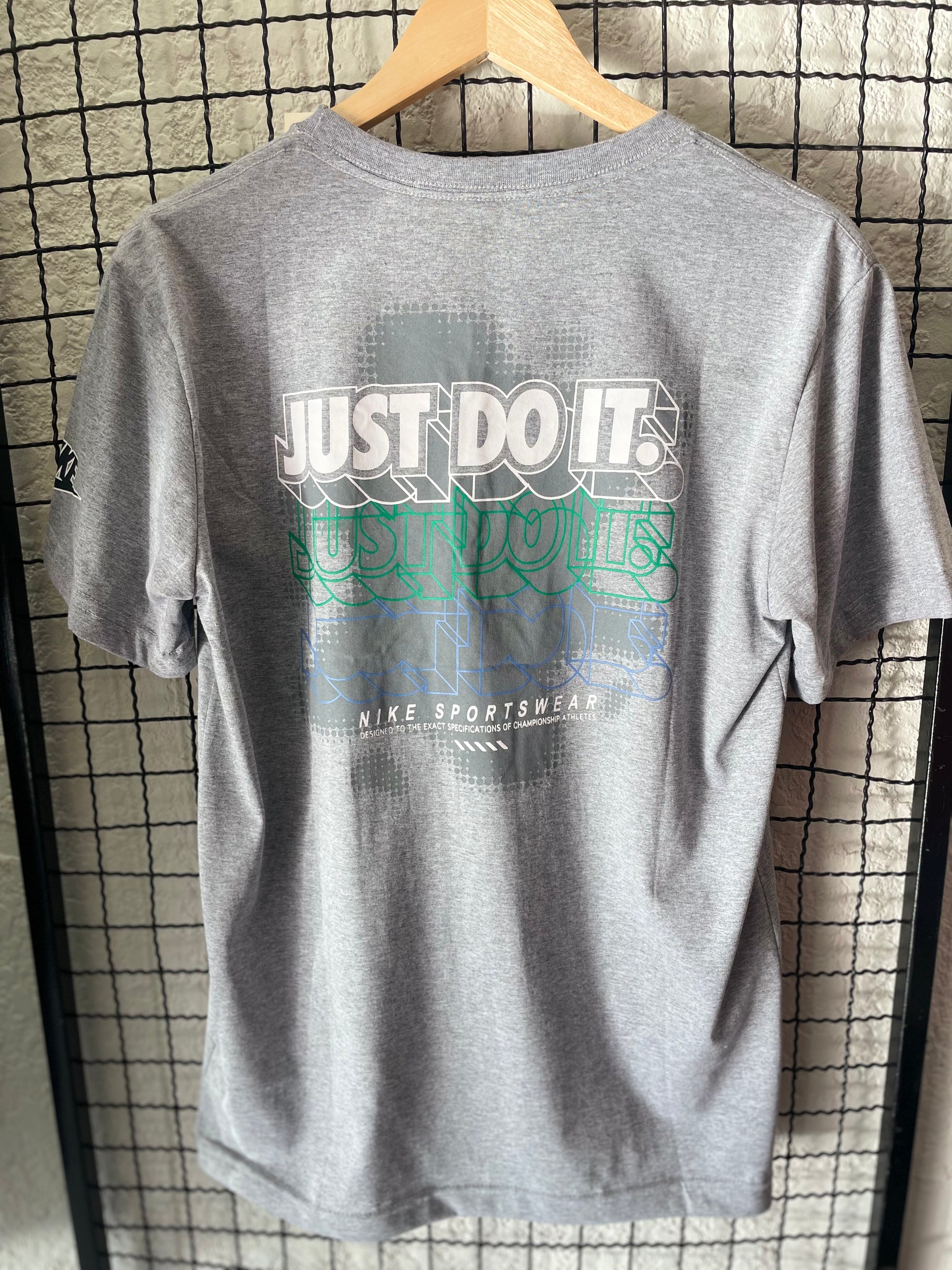 CAMISETA NK JUST DO IT. - CINZA