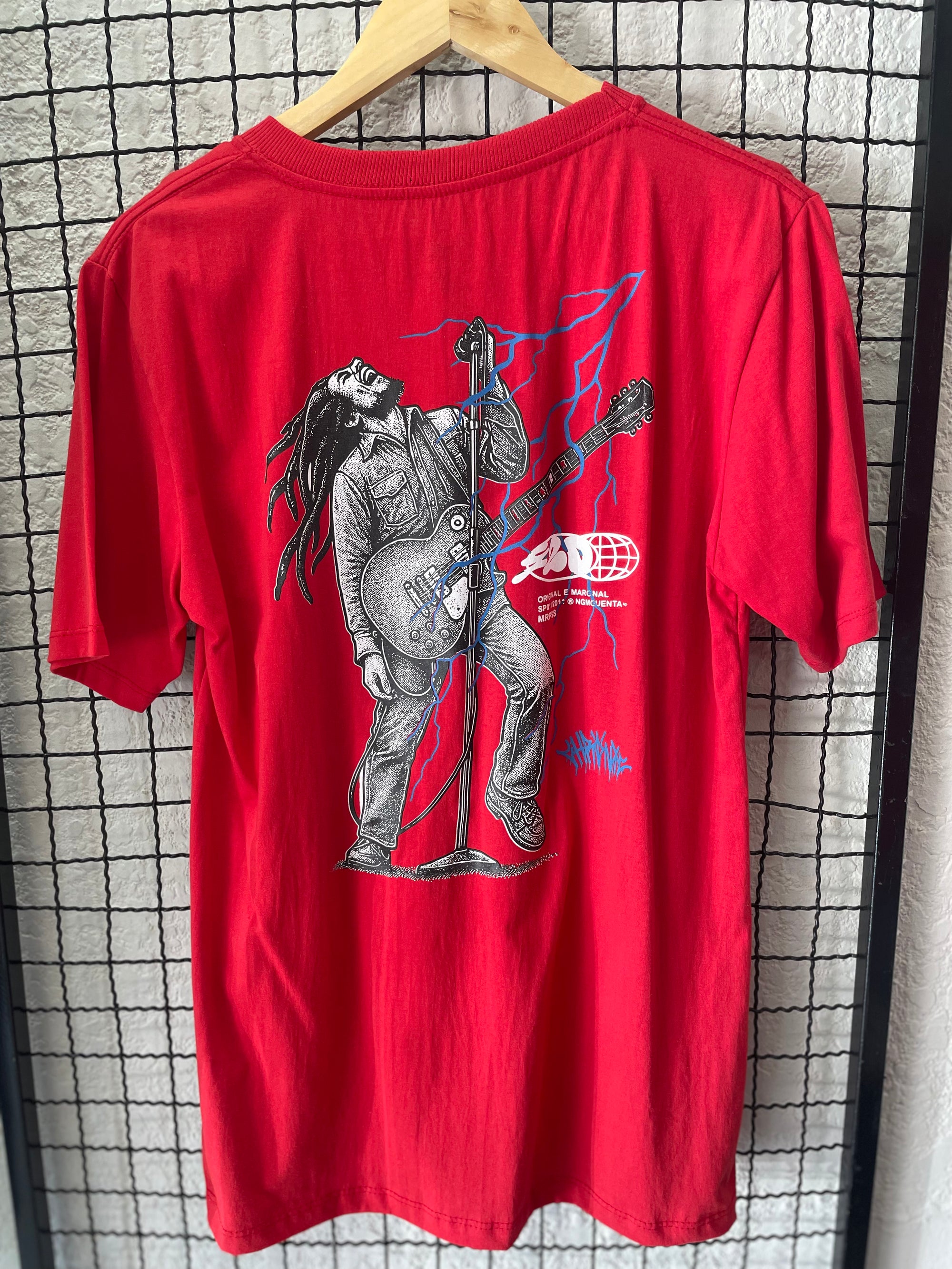 CAMISETA CHRONIC - VERMELHA