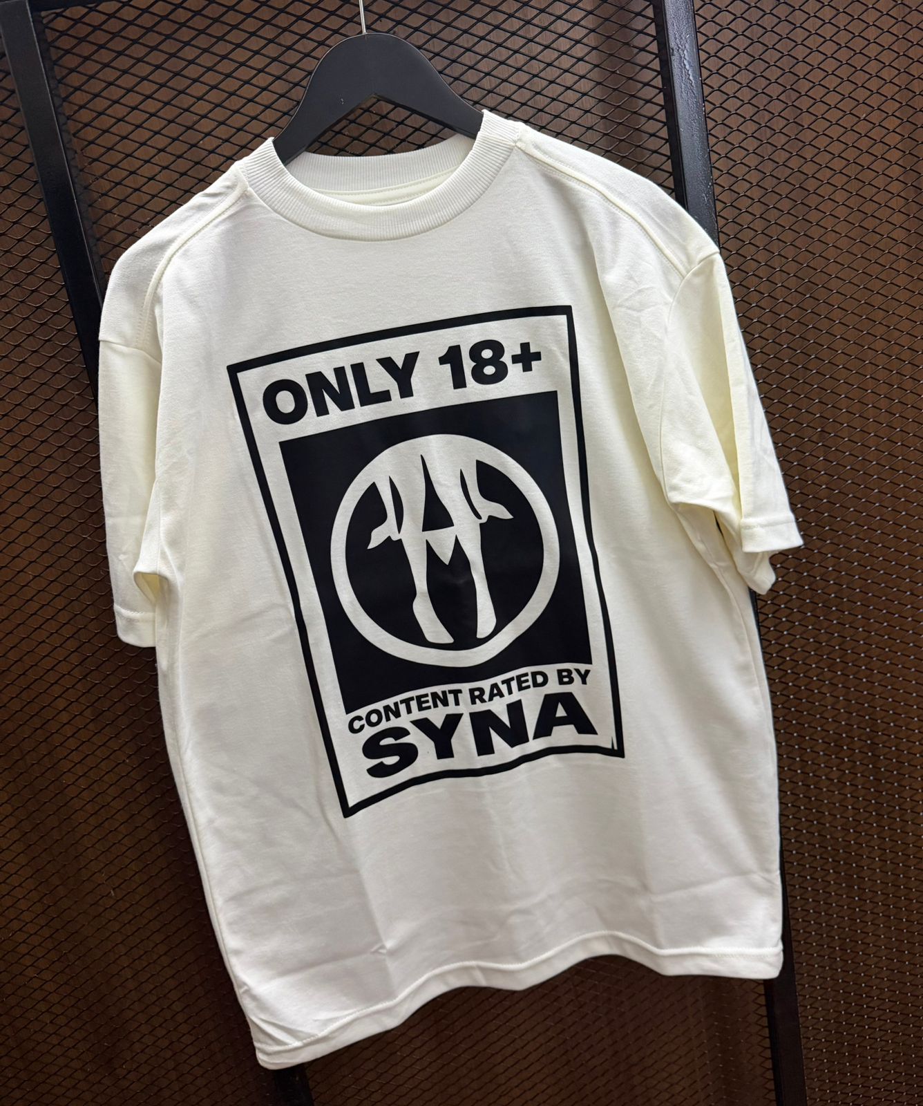 CAMISETA OVER SIZE SYNA - BEGE