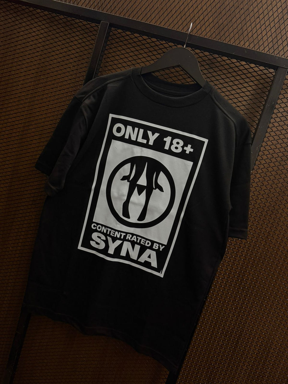 CAMISETA OVER SIZE SYNA - PRETA