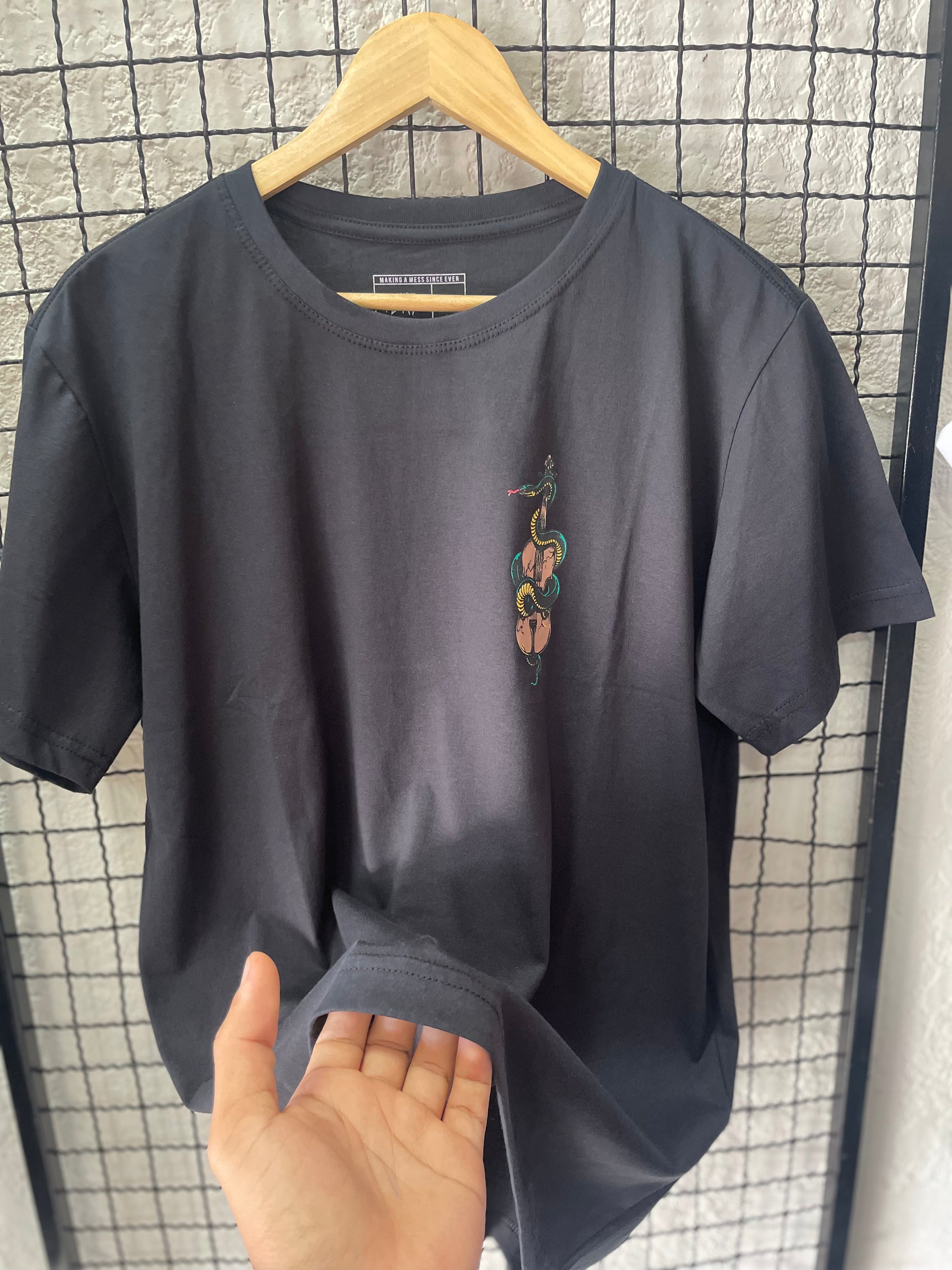 CAMISETA BLUNT SERPENTS - PRETA