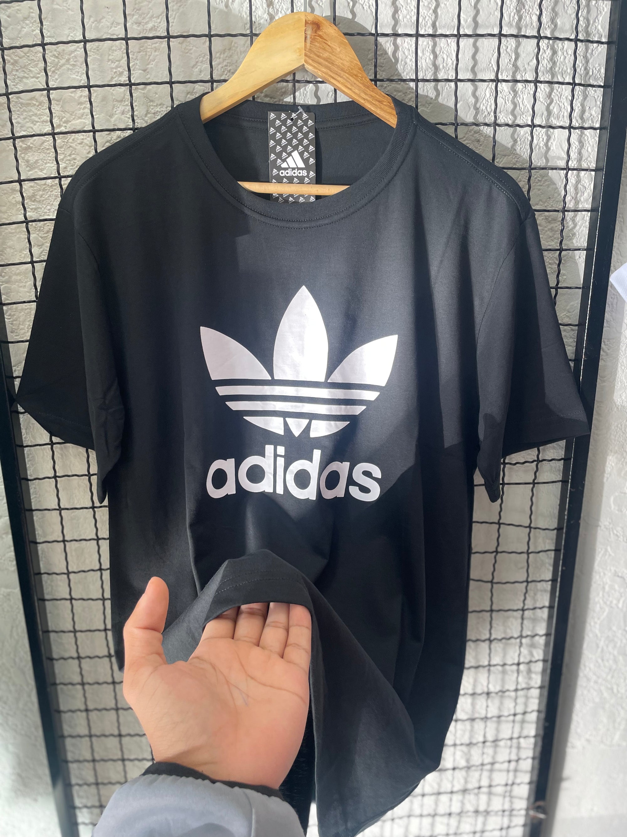 CAMISETA ADIDAS ORIGINALS - PRETA