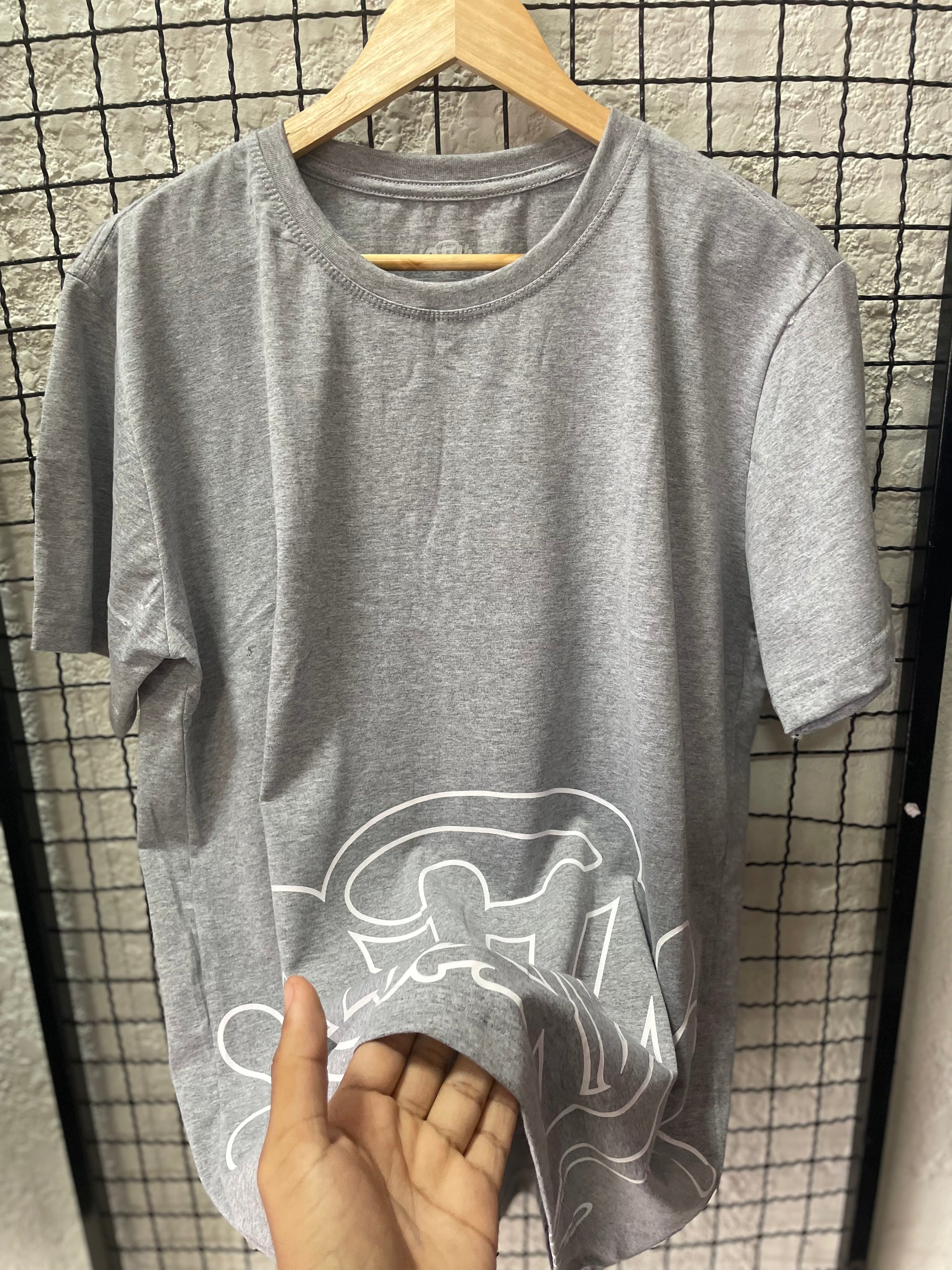 CAMISETA SYNA - CINZA