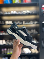 TÊNIS PUMA - PRETO E BRANCO