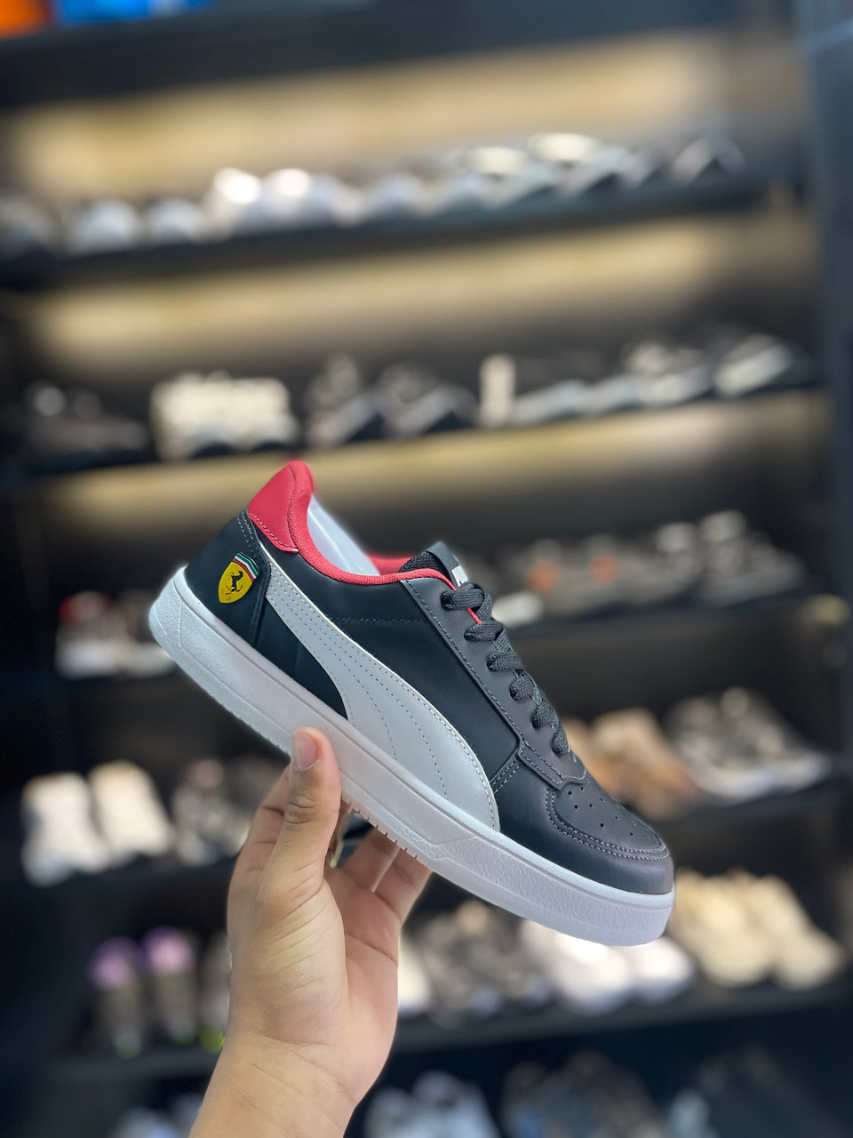 TÊNIS PUMA FERRARI - PRETO E BRANCO