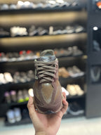 TÊNIS NEW BALANCE - MARROM
