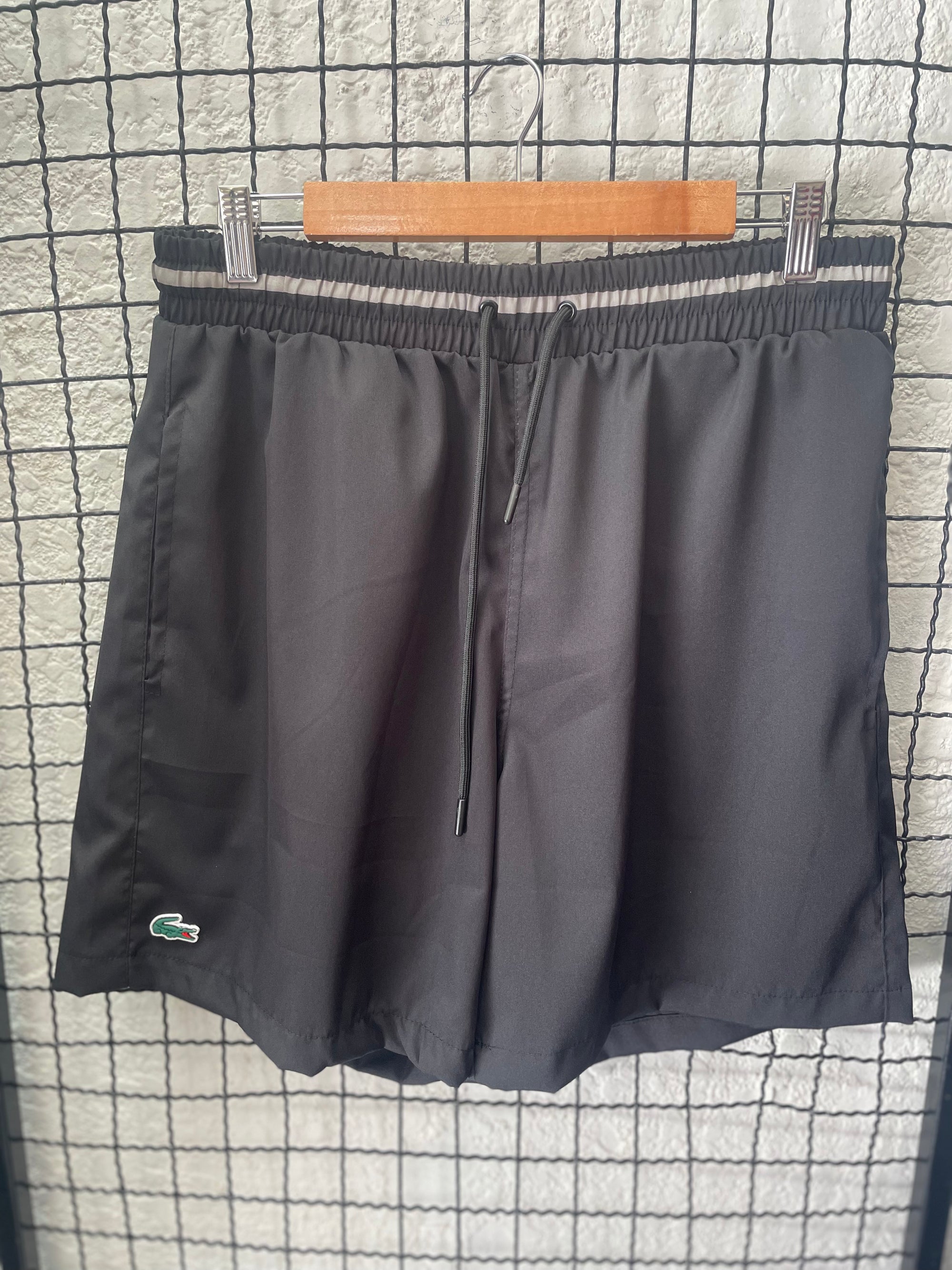 SHORTS LACOSTE - PRETO