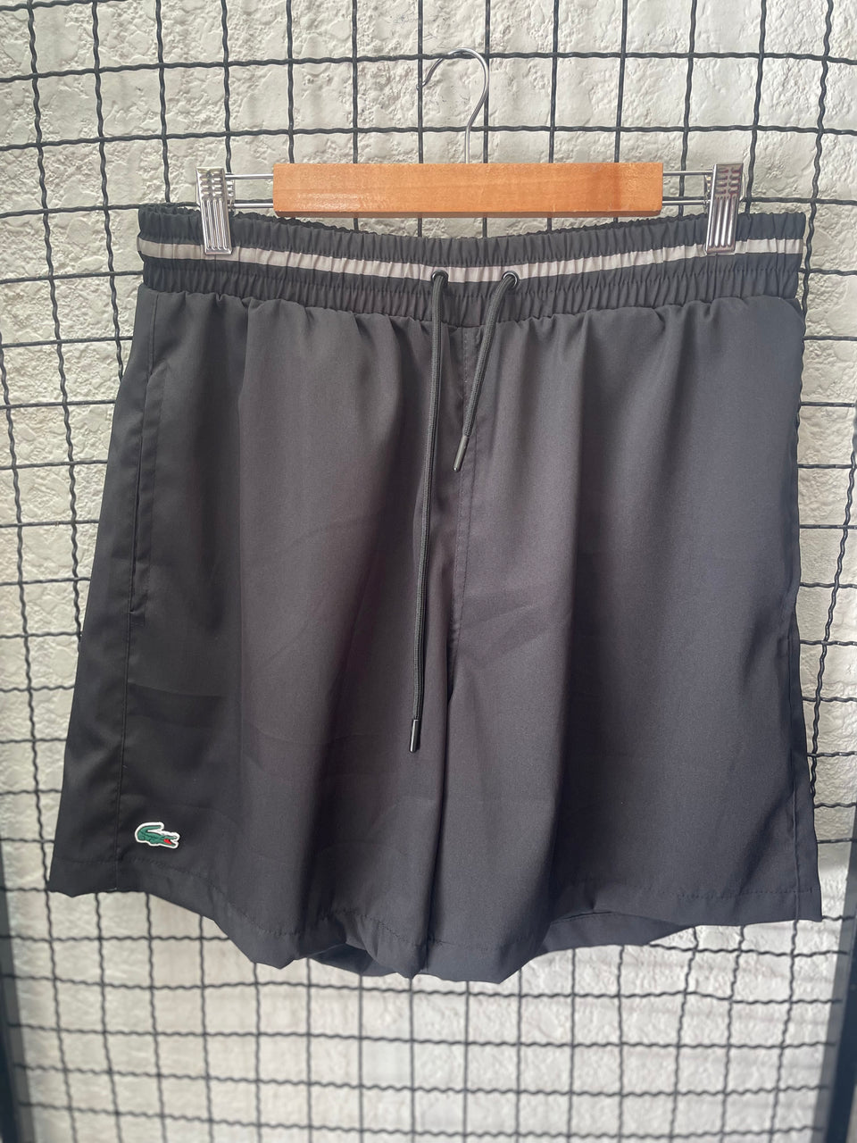 SHORTS LACOSTE - PRETO