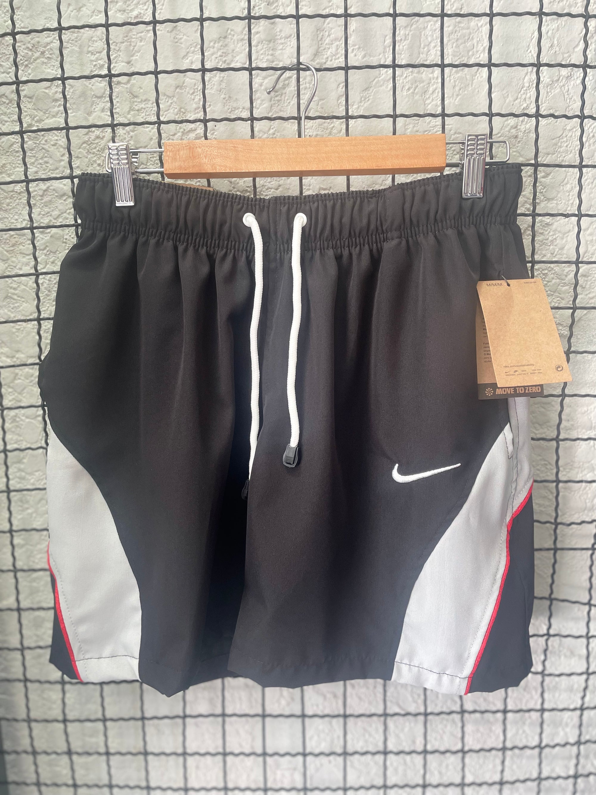 SHORTS NK SPORT - PRETO E BRANCO