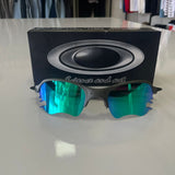 Óculos Oakley Esportivo Lente Green Mirror – Design Performance