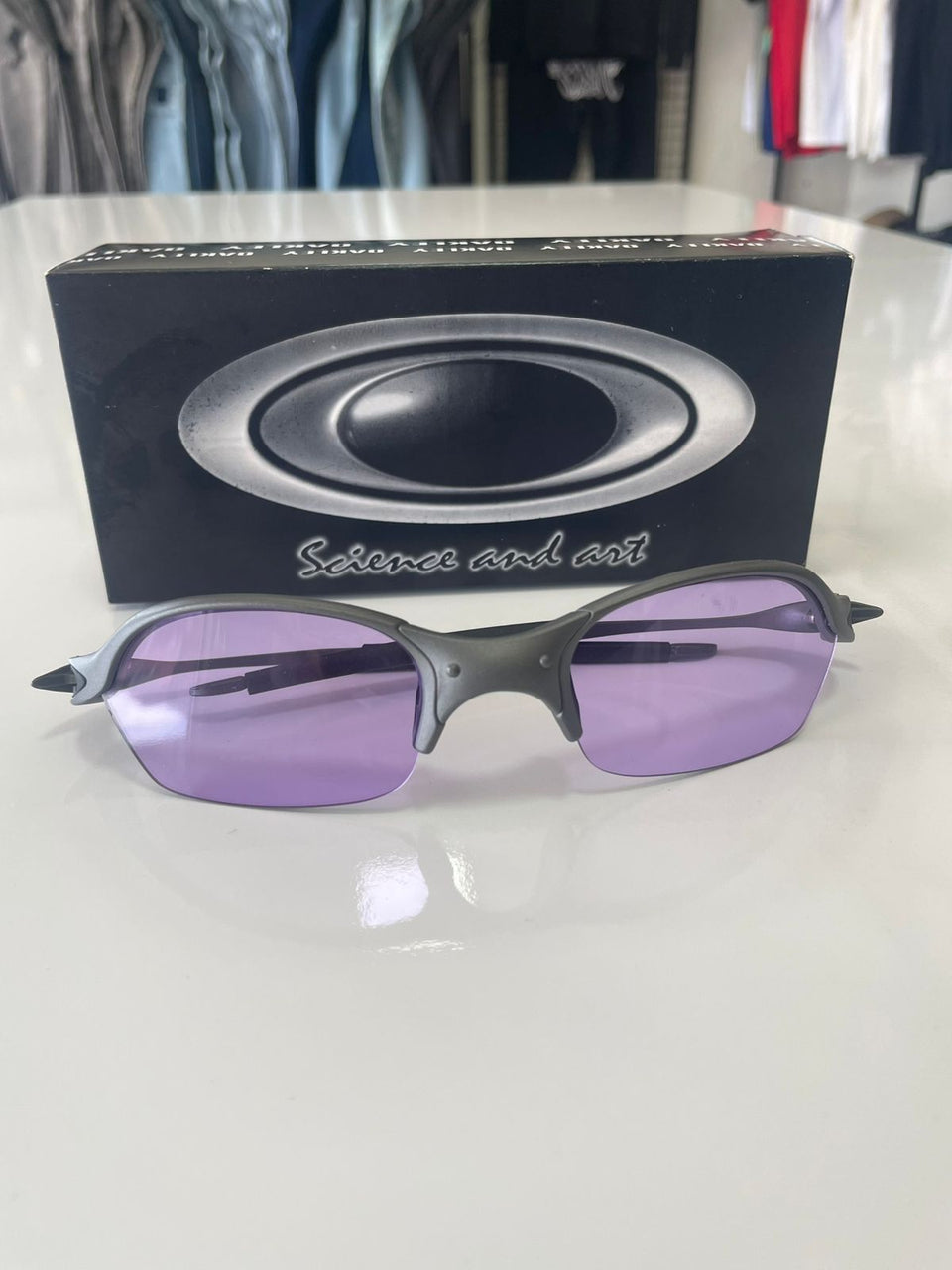 Óculos Oakley Esportivo Lente Purple – Design Performance