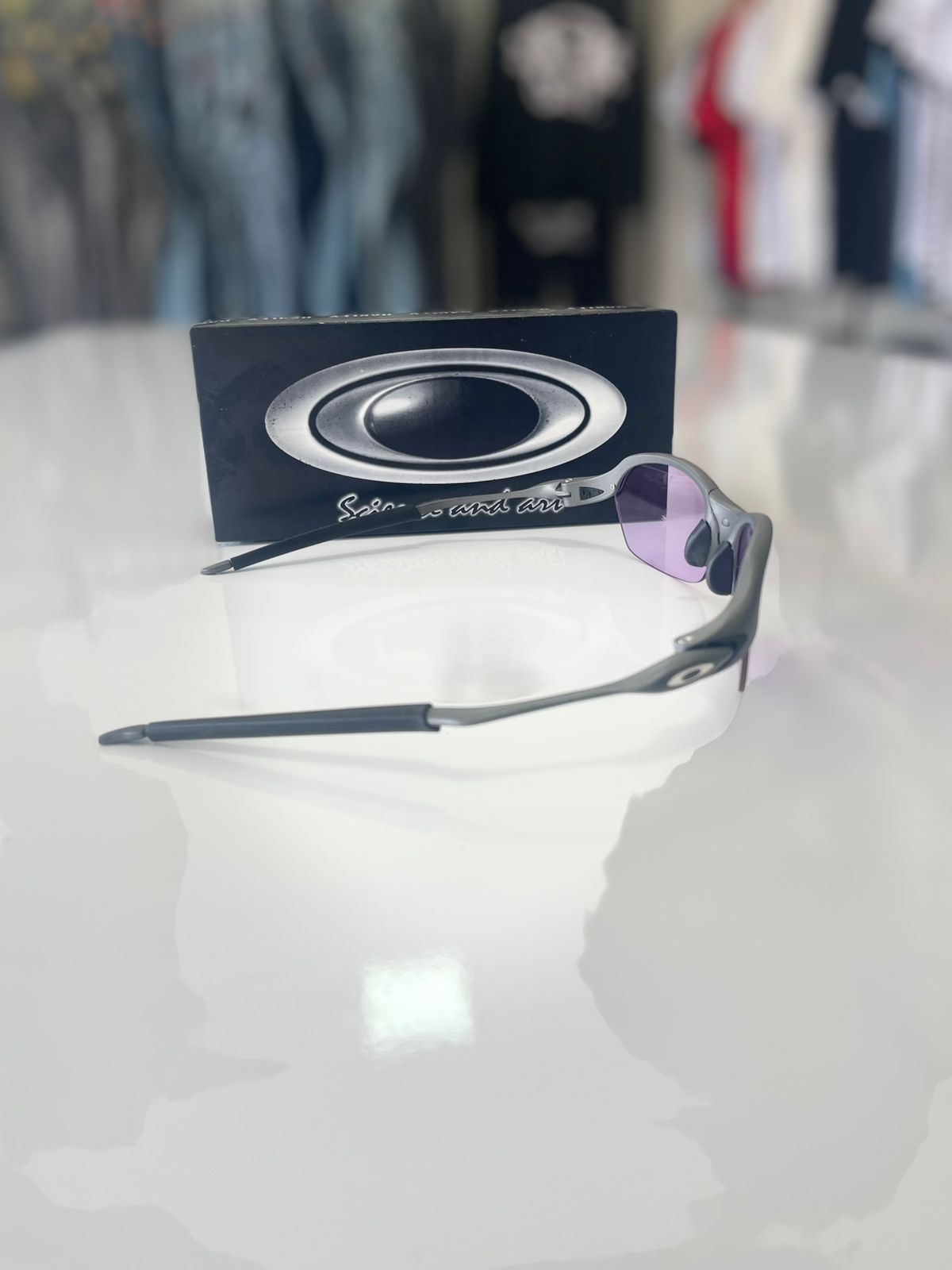 Óculos Oakley Esportivo Lente Purple – Design Performance