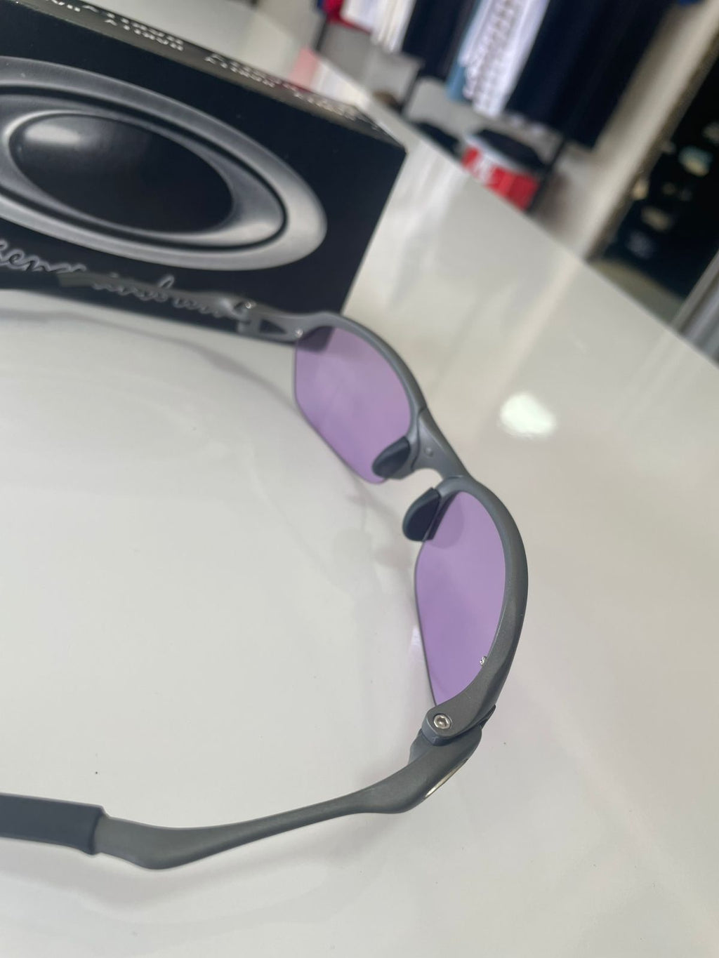 Óculos Oakley Esportivo Lente Purple – Design Performance